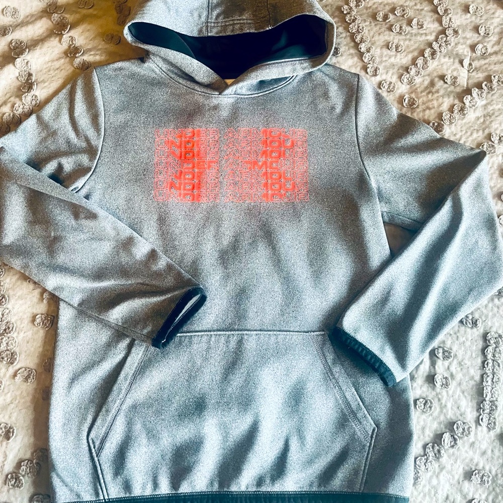 Boys Under Armour Cold Gear Performance Hoodie size Medium in Heather Gray